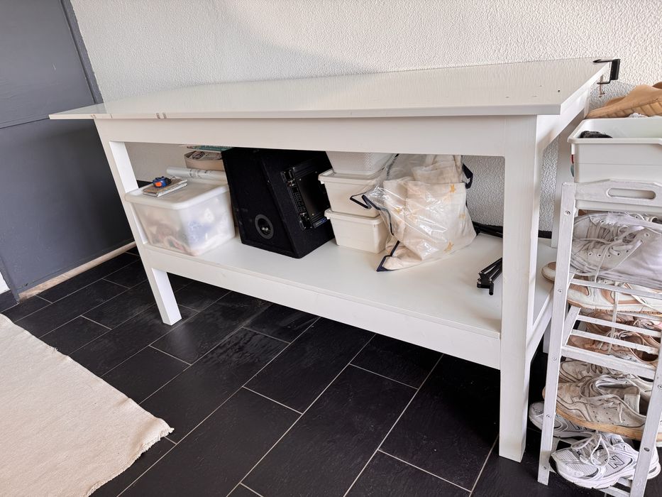 Mesa alta com arrumaçao