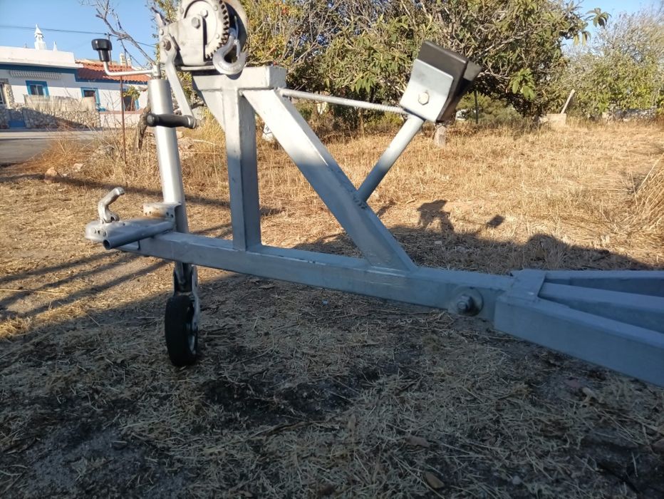 Atrelado para barcos até 5m sem documentos