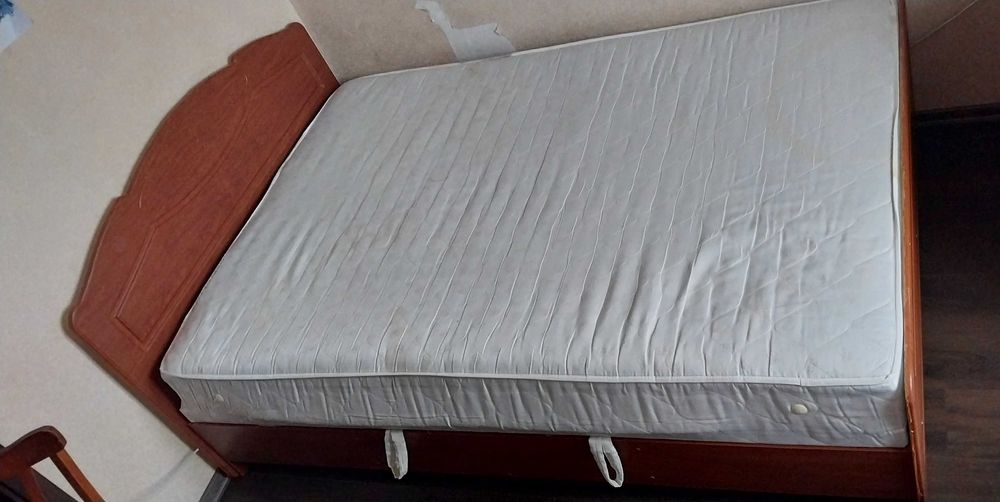 Двоспальне ліжко