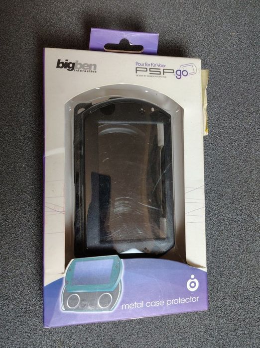 Ігрова потративна консоль PSP Go