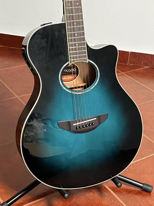 Yamaha APX 600 Oriental Blue Burst + Extras