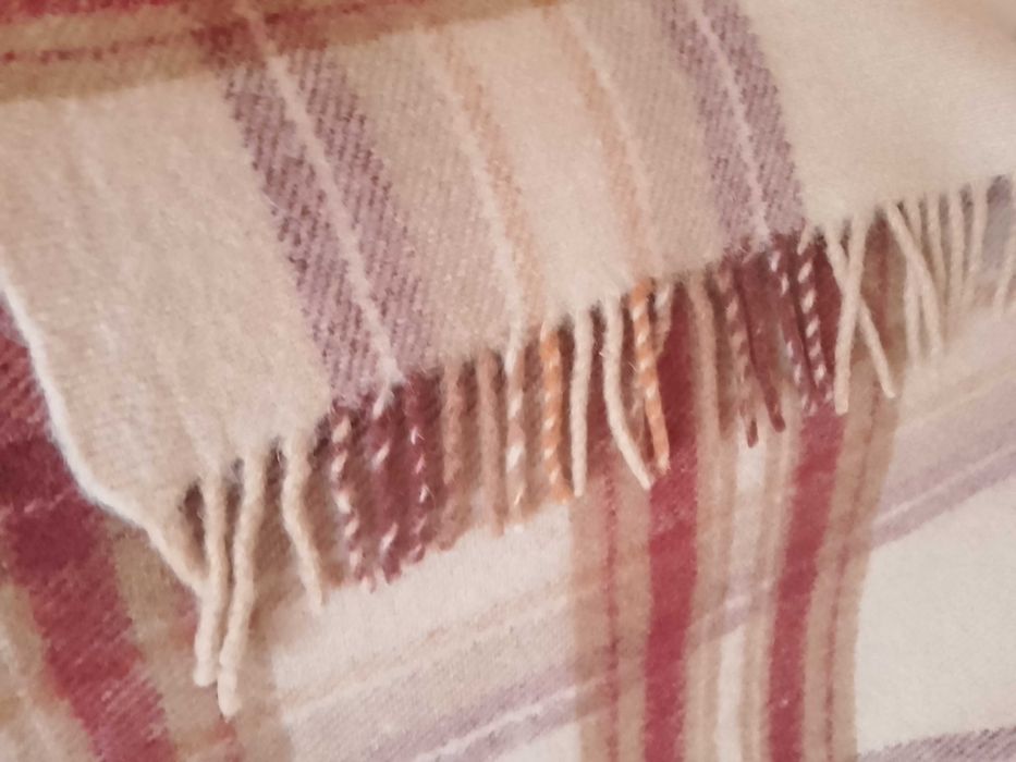 Wełniany , miękki pled ( koc  ) w kratę - 210cm x 160 cm - bdb !!