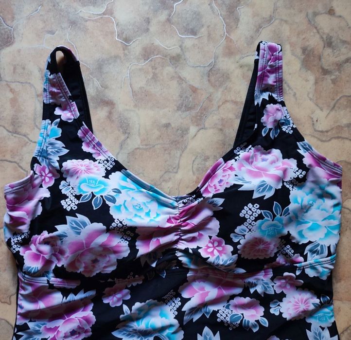 Цельный купальник 54