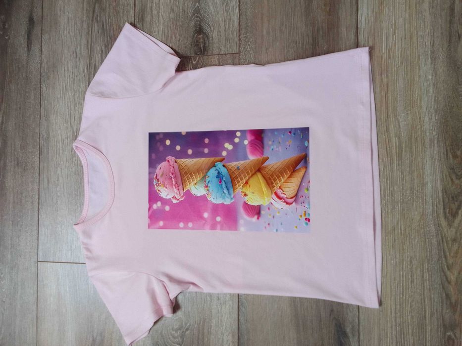 Różowa koszulka letnia z kolorowymi lodami stan idealny rozmiar 146/152