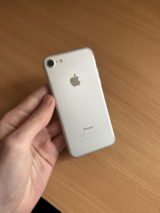Apple Iphone 7 32 GB White у справному стані
