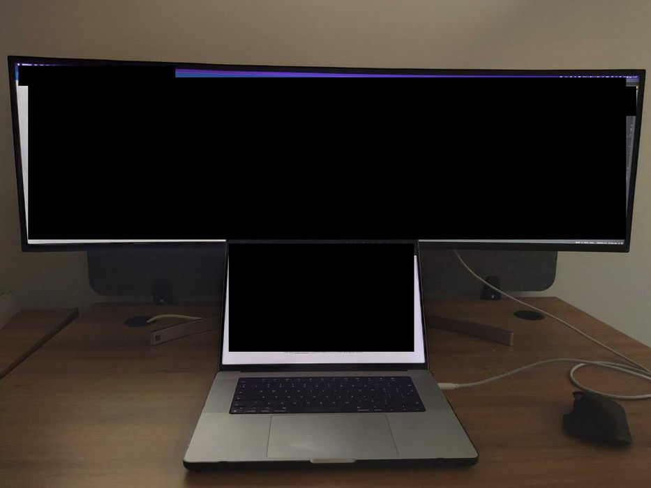 Uchwyt + Monitor – zestaw gotowy do pracy