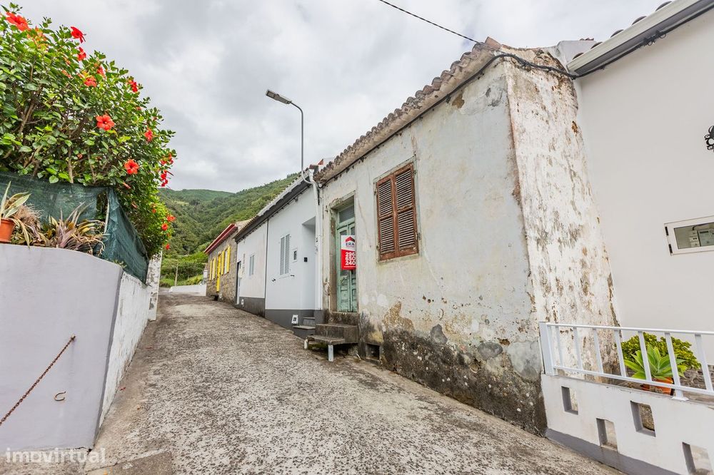 Moradia para recuperar  - Faial da Terra
