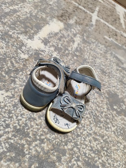 Босоніжки для дівчинки 22 розмір