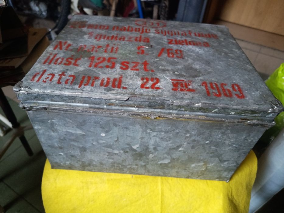 PRL. Skrzynka po nabojach sygnałowych.