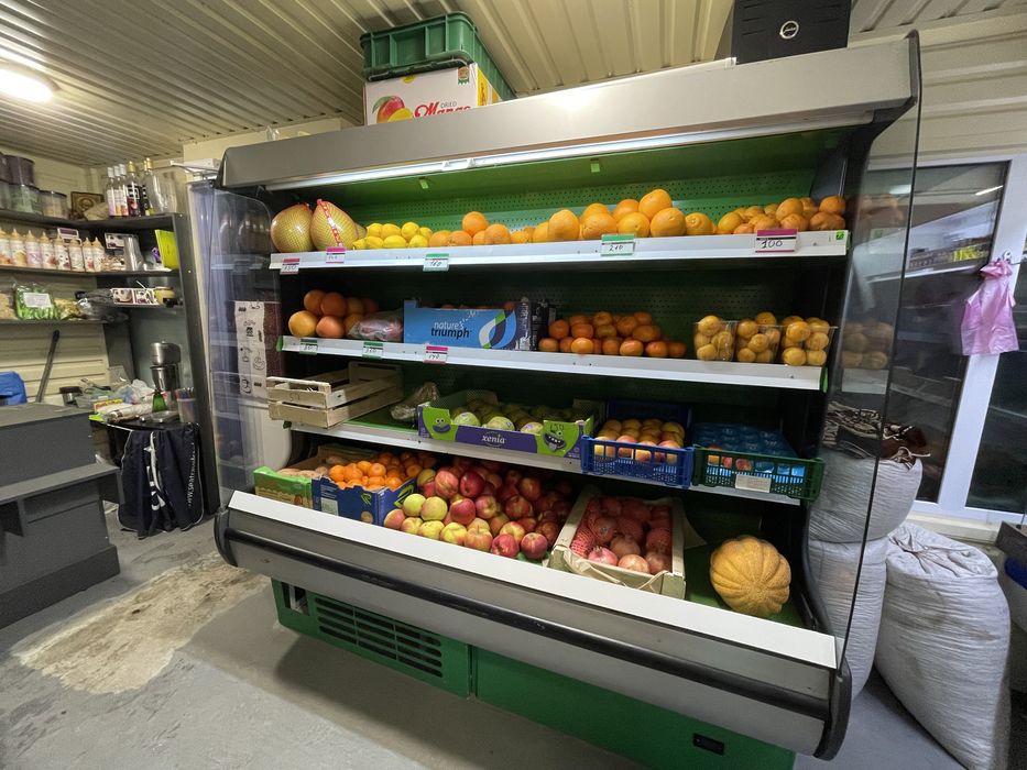 Витрины холодильные, холодильники б/у,  для магазина.