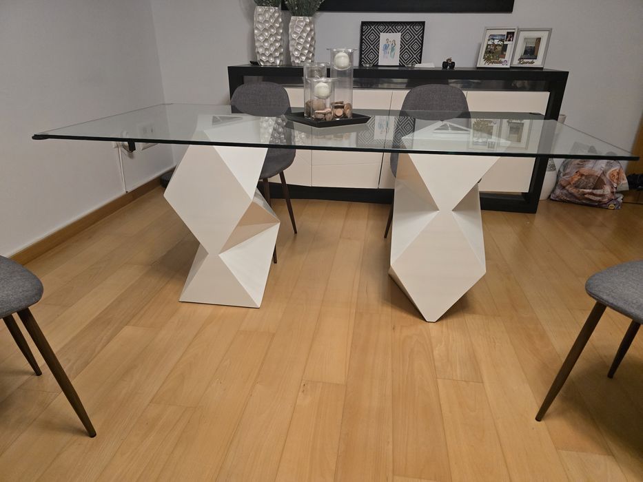 Mesa de jantar em vidro