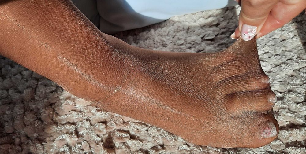 pończochy brązowe błyszczące kryjące do paska