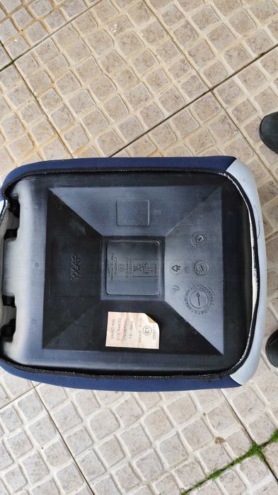Banco de criança para utilizar no carro