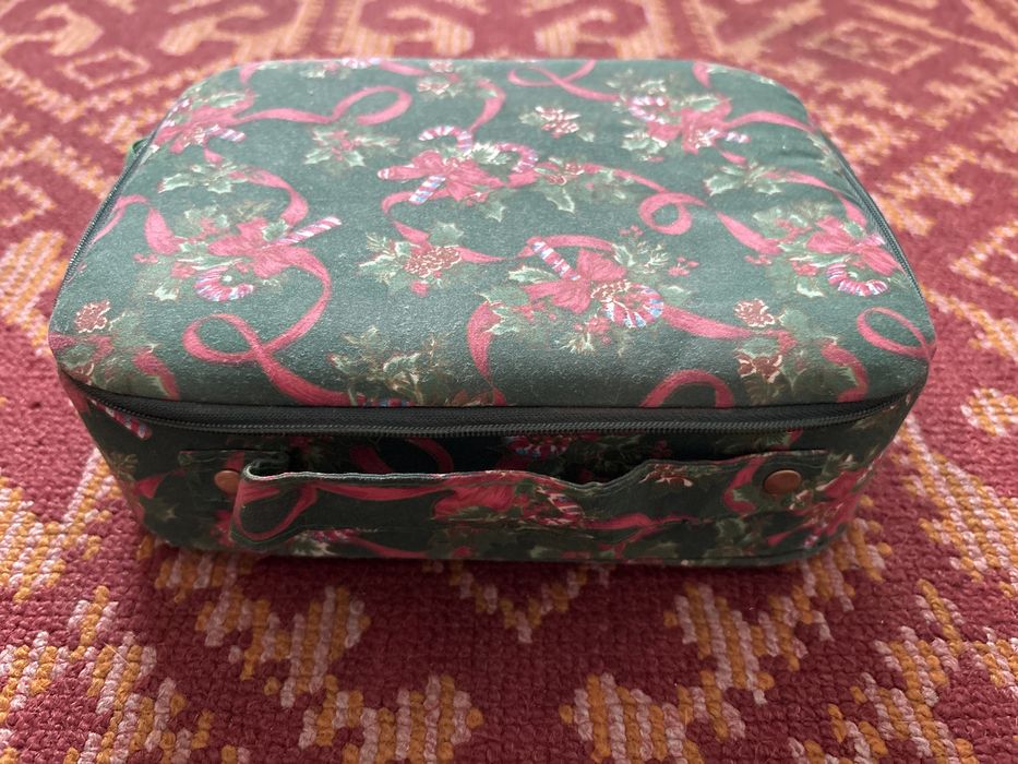 Zielony kuferek z lusterkiem