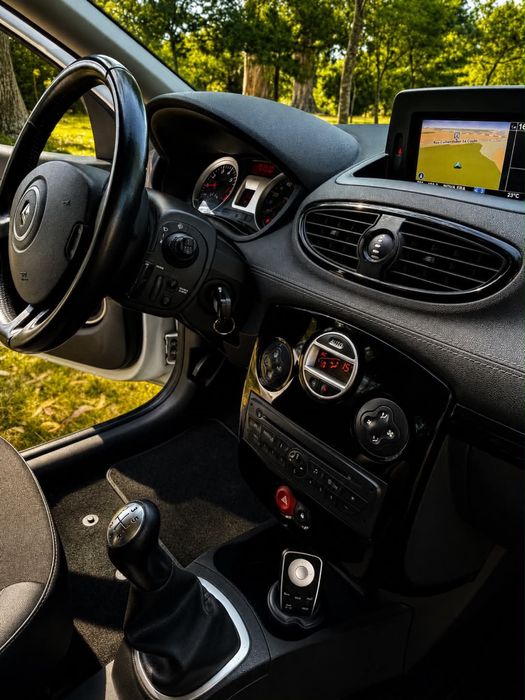 Renaul Clios sport tourer