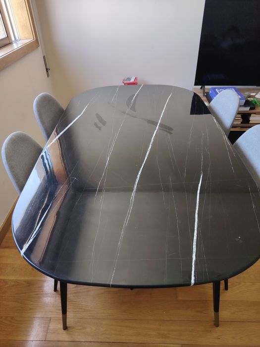 Mesa sala com quatro cadeiras