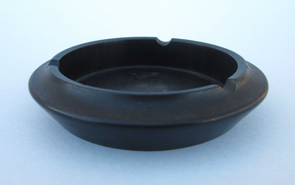 Antigo Cinzeiro em PAU PRETO c/ diam. 12cm, Origem: MOÇAMBIQUE
