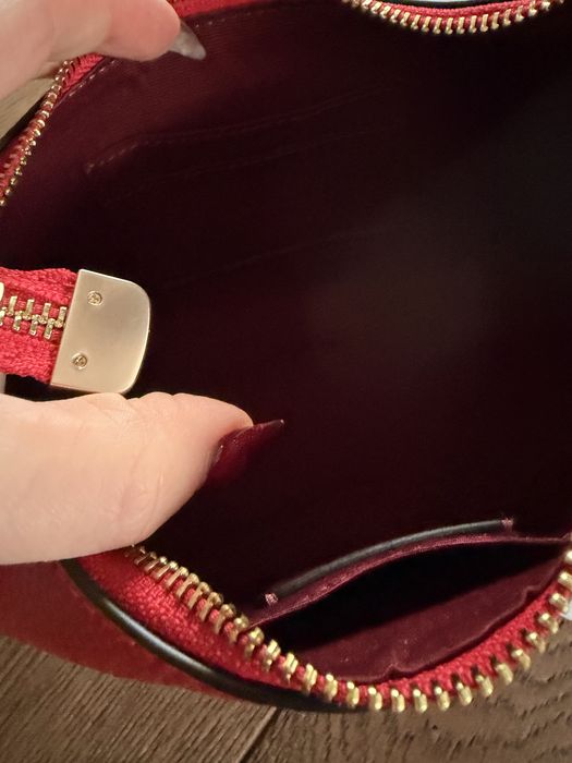 Elegancka torebka Coach – skórzana, z dwoma paskami