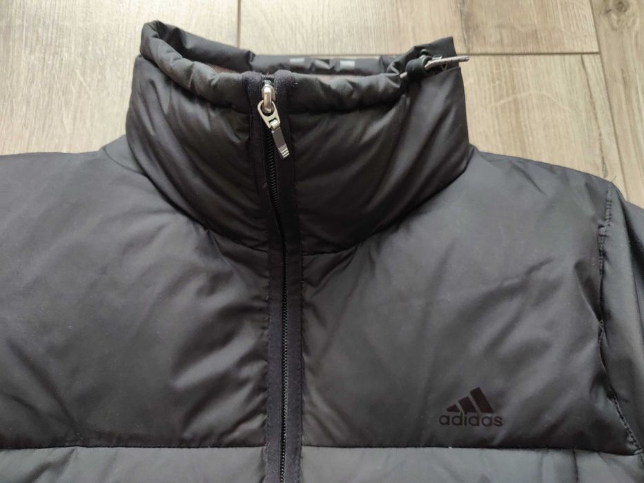 Пуховик Adidas р. 48-50 , цвет мокрого асфальта, на молнии.