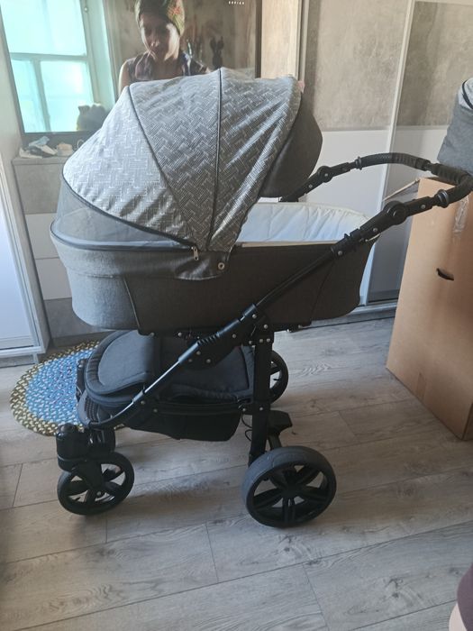 Дитяча коляска майже нова
