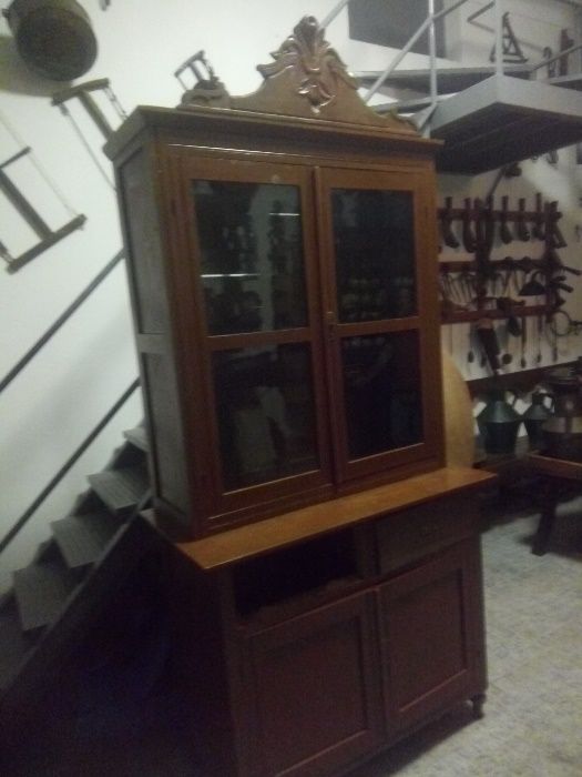 mesas e armários antigos