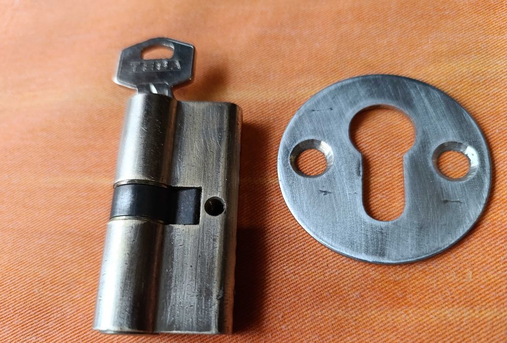 Cilindro Canhão p/ fechadura c/ espelho - Marca TESA