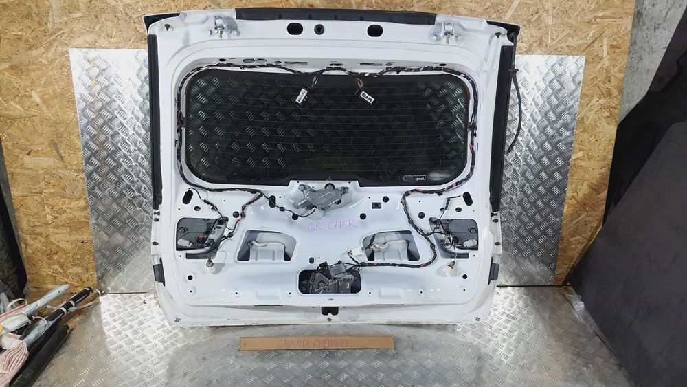 Комплект Дверь ляда зеркало фонарь фара бампер Jeep Grand cherokee wk2