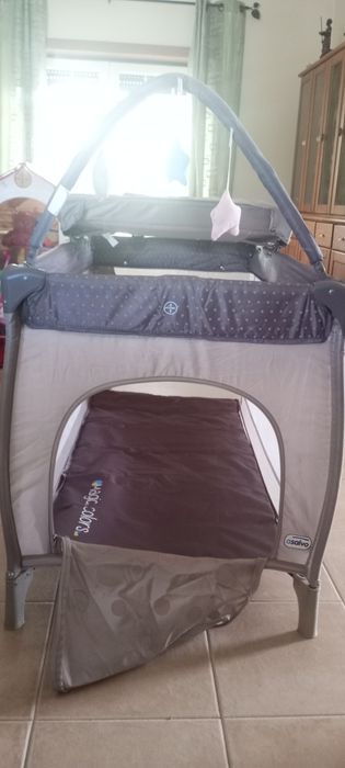 Cama de viagem  cinza