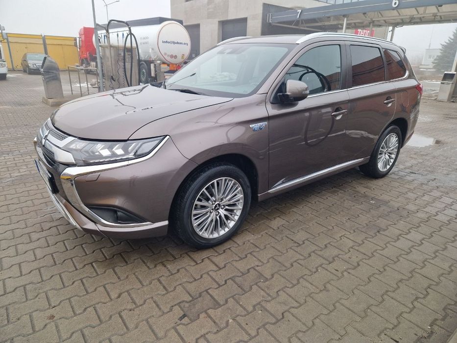 Mitsubishi outlander phev 2019