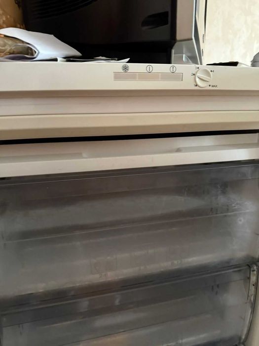 Продам морозилку Beko FS225300