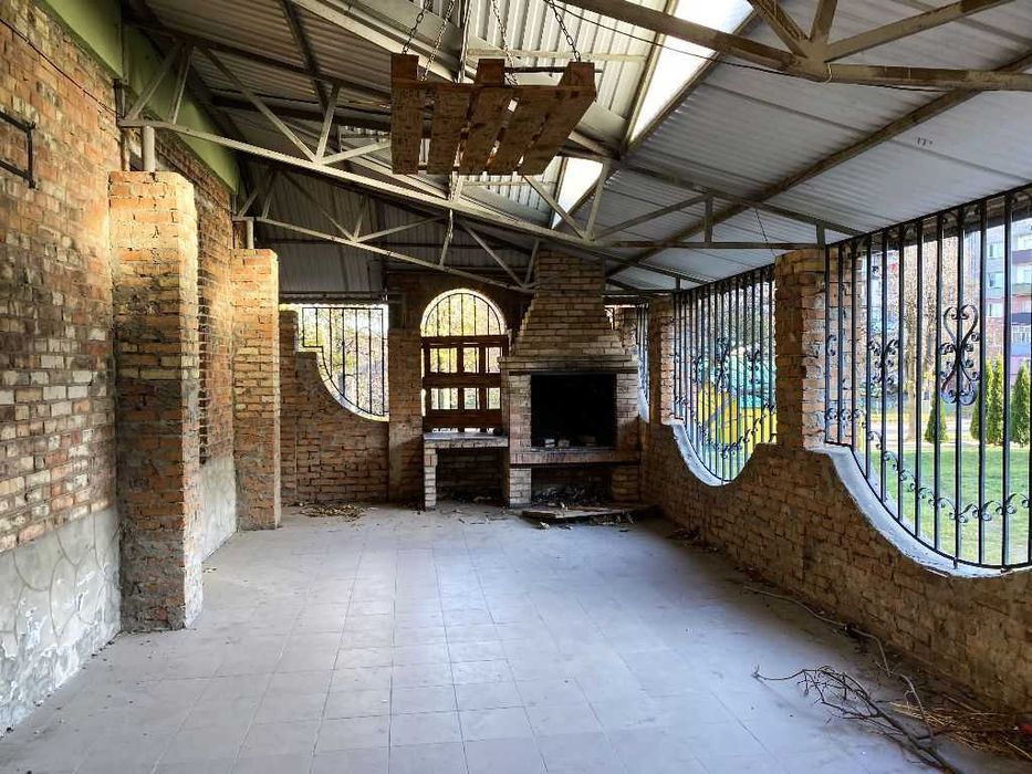 Продаж кафе біля міського озера