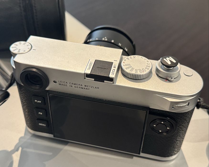Leica M11 + Summilux 50mm f1.4 (novo)