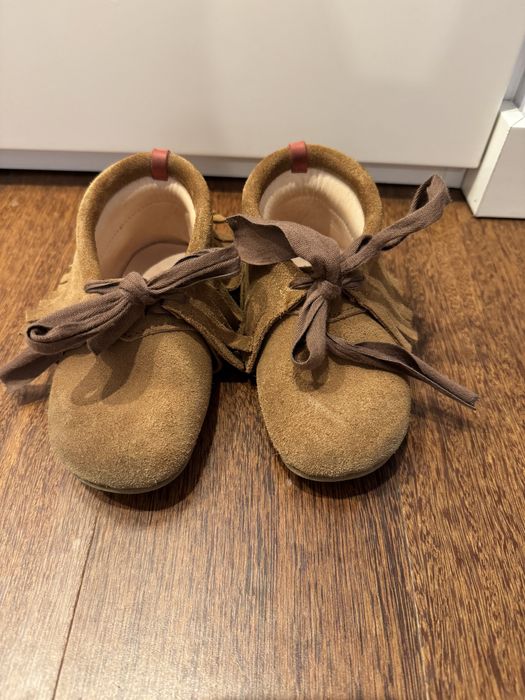 Sapatos da marca Moleke tamanho 28 lindos novos