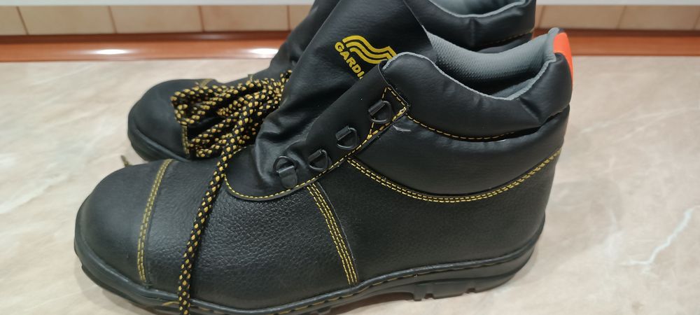 Buty trzewiki sznurowane 45
