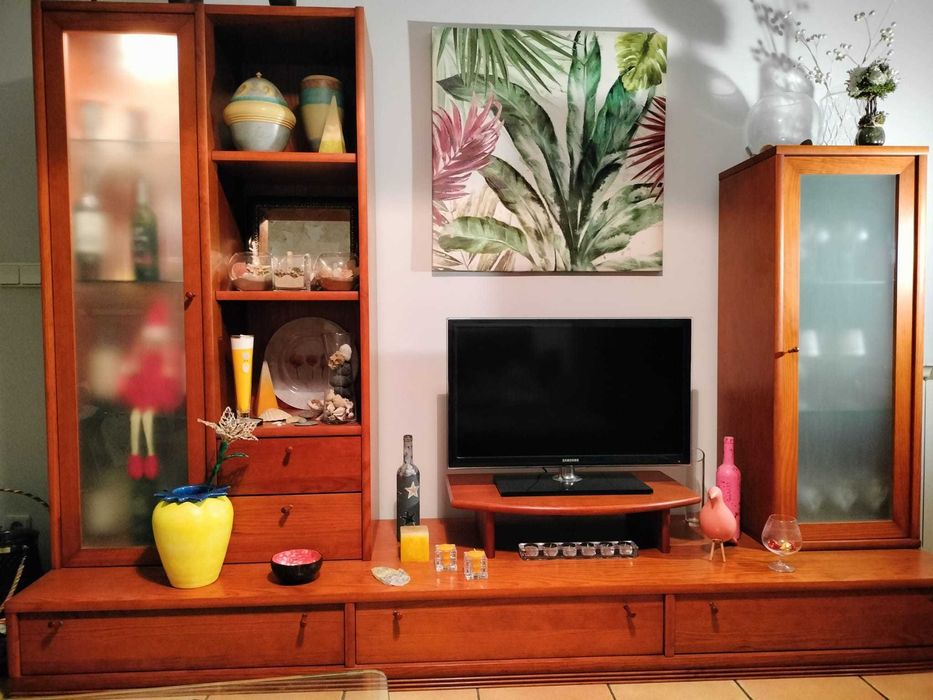 Estante e mesa de centro