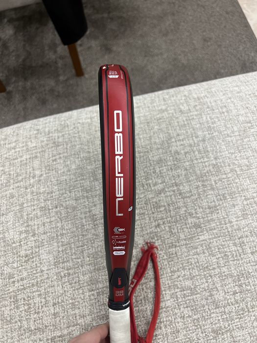 raquete de padel NOX Nerbo Luxury – World Padel Tour Series.