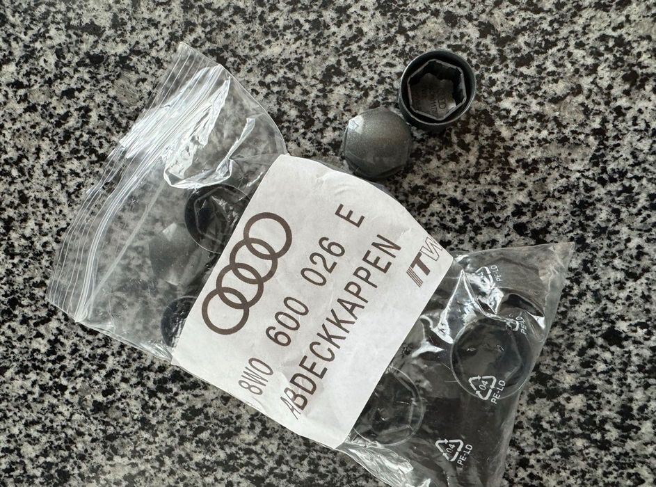 Колпачки на болты/аптечки/заглушки центральные/жилеты Audi/Vw/Skoda