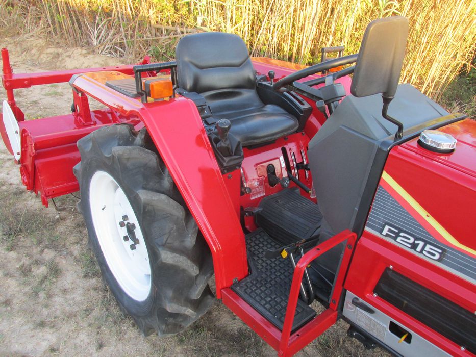 Trator  Yanmar F215 4WD com Alfaia Fresa