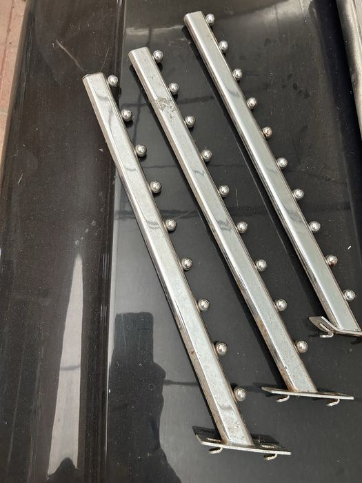 Торговельне обладнання(полки, стойки, тремпеля,кронштейни) ТЕРМІНОВО