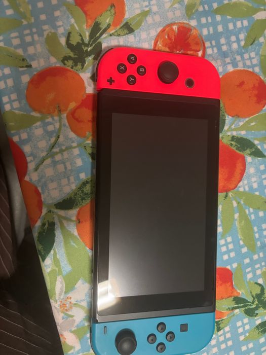 Nitendo Swich nova , com pouco uso o meu filho usou 1 mês no máximo numa mais pegou nela
