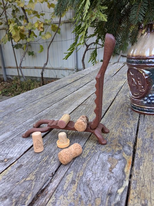 Обжимка пробок , орехокол.( Раритетная вещ ).