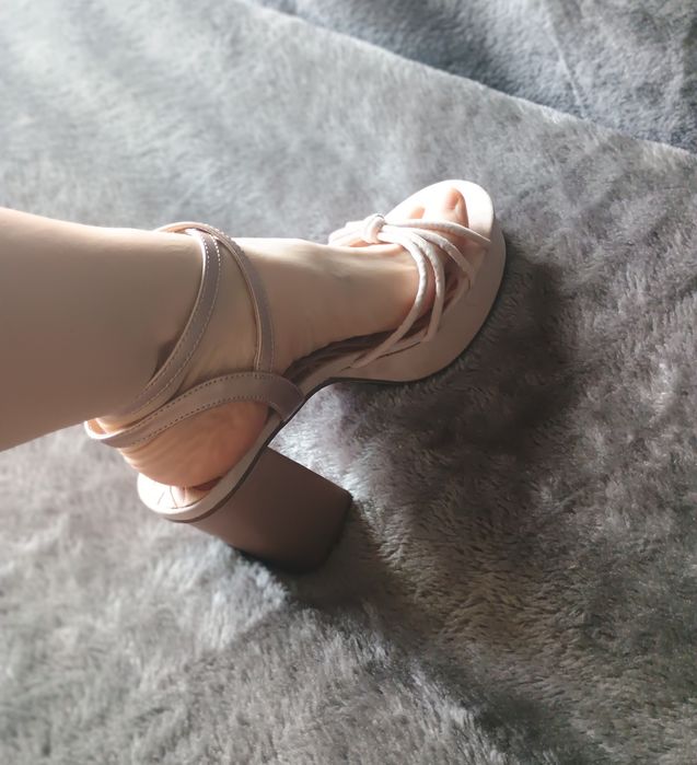 Sandały na wysokim obcasie klockowym mtng.