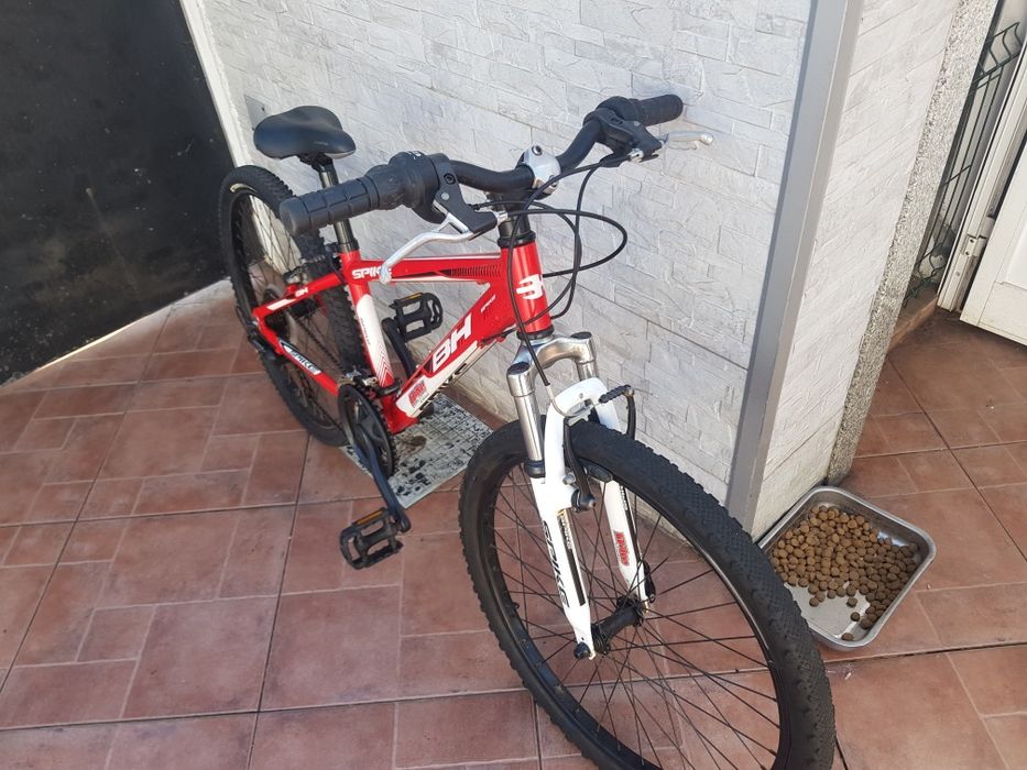 Bicicleta de adolescente roda 24 com tudo a funcionar impecavelmente