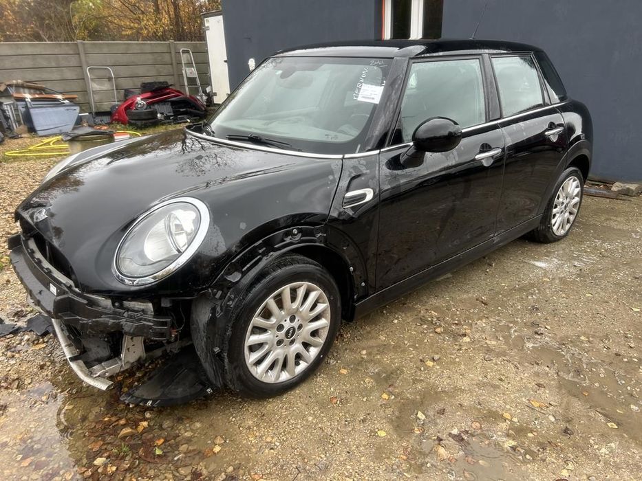 MINI Cooper lekko uszkodzony, airbagi ok