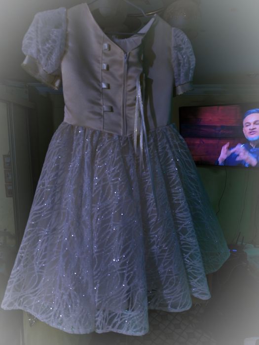 Продам сукню для дівчинки