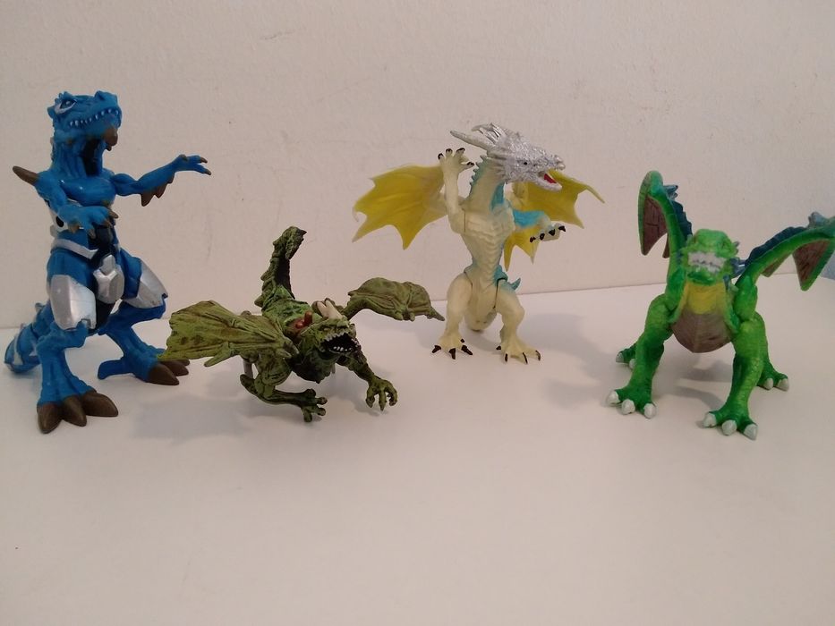 Dinossauro/ Dragões articulados, cada 5€ tudo 10€