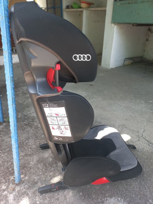 Cadeira de criança para carro preto da Audi