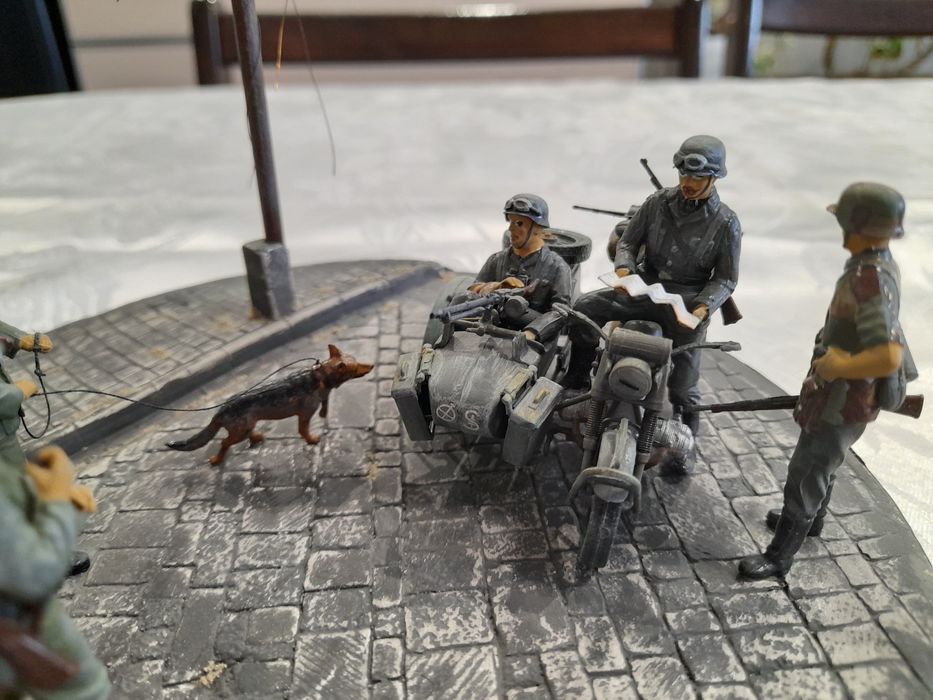 Diorama - Niemiecki Patrol - motocykl BMW R 12 + figurki - 1:35