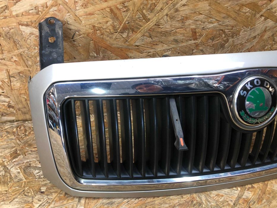 Grilll/atrapa/kratka zderzaka Skoda Fabia 1 lift