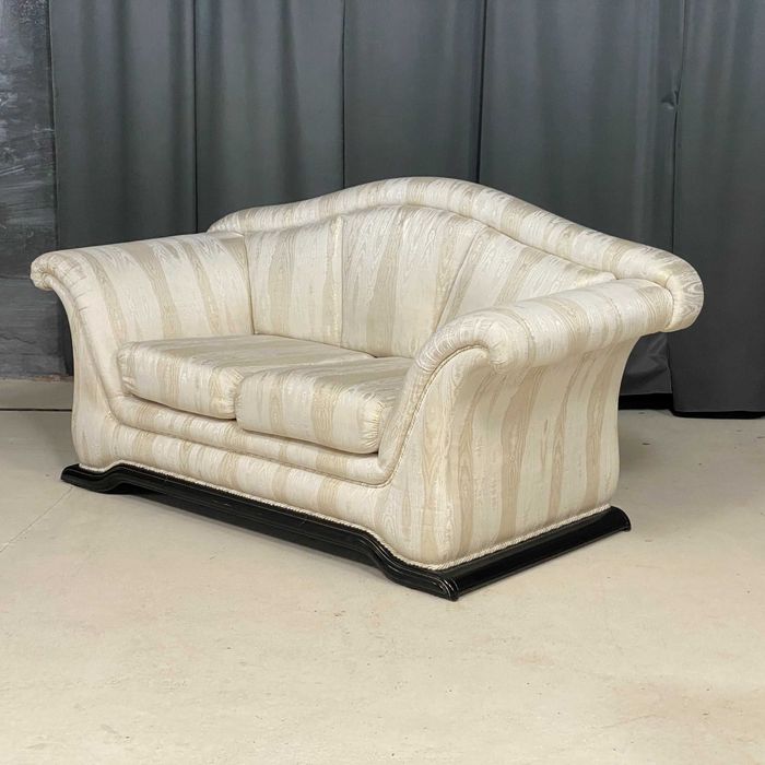 Elegancki komplet wypoczynkowy 3+2+1 w klasycznym stylu